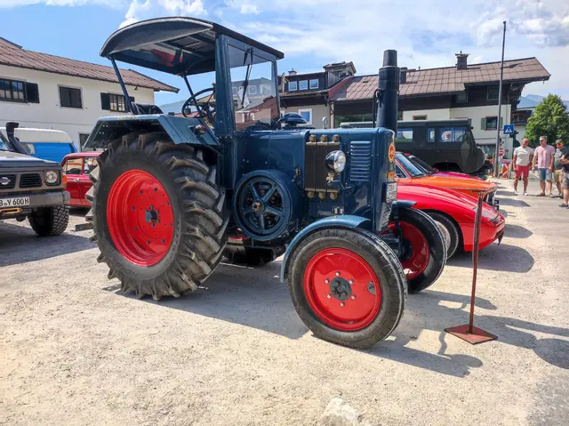 Oldtimertreffen am Sonntag am ganzen Dorfplatz | Foto: Johann Mühlberger