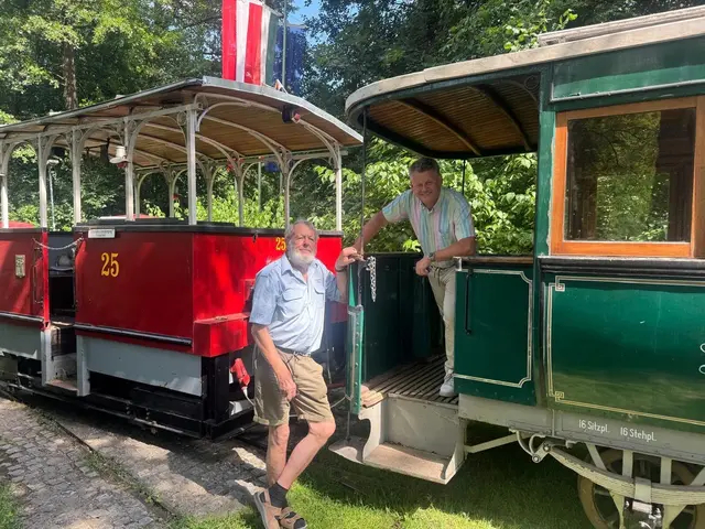 Bürgermeister Christian Scheider besuchte die "Lendcanaltramway" und Obmann Hansgeorg Prix. | Foto: Büro Bgm.