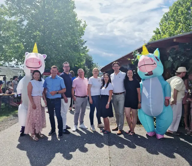 Zahlreiche politische Vertreterinnen und Vertreter gaben dem EKIZ Süd beim Jubiläumsfest die Ehre. | Foto: Eltern-Kind-Zentrum