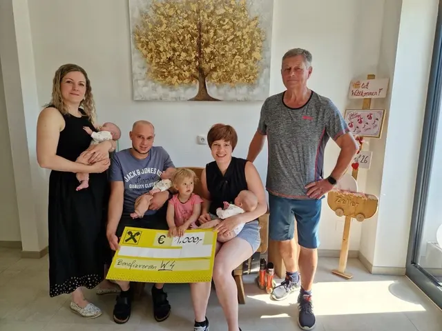Tamara Lackner, die Eltern Florian und Tina Zeller mit ihren VIER Mädls sowie Obmann des Benefizvereins Willi Stöcklhuber. | Foto: Benefizverein Waldviertel