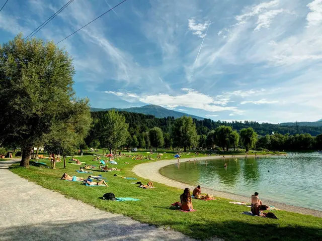 Bade, Freizeit genießen, Erholung suchen oder Sport betreiben. Der Baggersee. | Foto: Ibk Tourismus