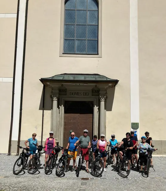 Mit dem E-Bike ging es zum Schloß Gleink. | Foto: Alpenverein Enns