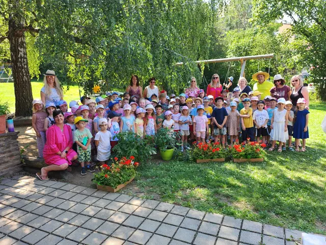 Gärtner Flori besuchte die Kindergartenkinder in Althofen. | Foto: KIGA Wellenspiel