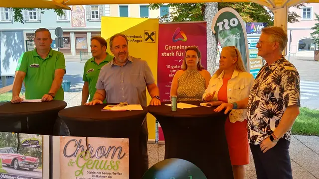 Bei einer Pressekonferenz am Hauütplatz Weiz wurde das Programm der 9. Weizer-Oldtimer.Genuss-Tour präsentiert | Foto: Josef Hofmüller