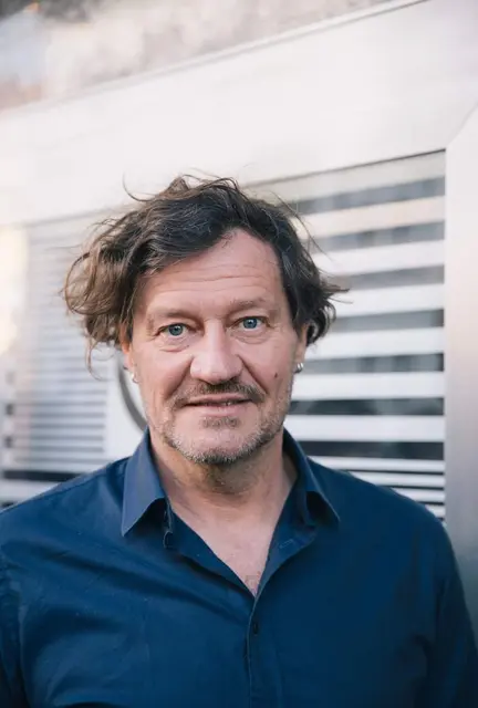 Harald Windisch wird mit dem erstmals vergebenen „Preis des Landes Tirol für Darstellende Künste – Tobias Moretti Preis“ ausgezeichnet. Der gebürtige Innsbrucker erhält die mit 5.000 Euro dotierte Ehrung für seine jahrzehntelangen Leistungen auf Theaterbühnen sowie in Film und Fernsehen. | Foto: Windisch