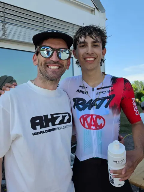 Zweimal Rene Haselbacher: Papa Rene freute sich mit Sohnemann Rene über dessen Junioren-Meistertitel im Kriteriumsfahren. | Foto: Herbert Eberhardt