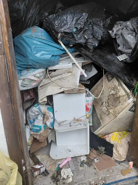 Das Haus wurde von den Mietern komplett zugemüllt. | Foto: privat