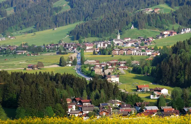 Zwei Raser wurden in der Nacht auf Montag auf der B178 in Ellmau mit 160 km/h statt erlaubter 80 km/h gemessen. | Foto: smarterpix/manfredxy