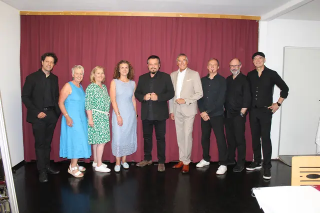 Bürgermeister Ludwig Deltl, Werner Auer &amp; Band sowie Vizebürgermeisterin Julia Neidhart-Hermann. | Foto: Gemeinde