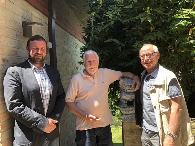 Vizebürgermeister Josef Breuer, Alfred Schweiger und Bürgermeister Roman Sigmund. | Foto: Gemeinde