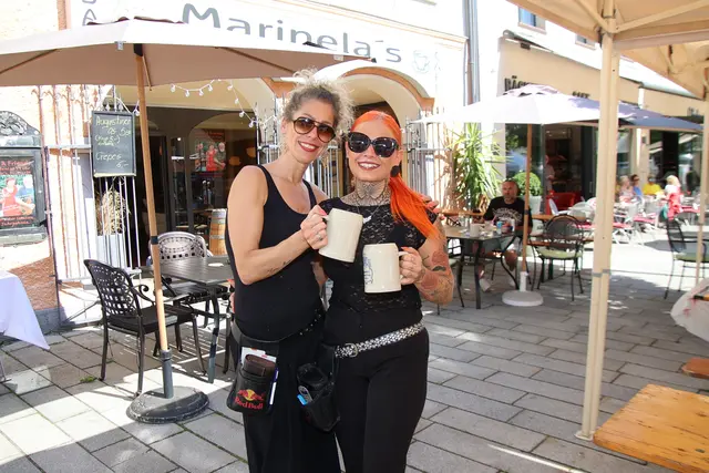 Kühle Getränke und Snacks gab es bei Marinela Gerbac und Sabrina.