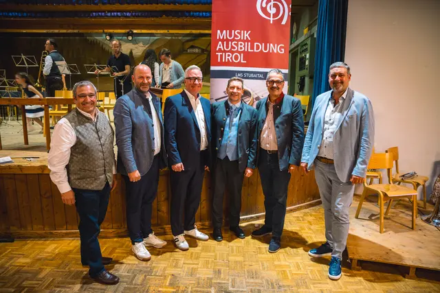 Bgm. P. Lanthaler, Bgm. D. Stern, Dir. a. D. P. Guggenbichler, Dir. P. Margreiter, Bgm. A. Gleirscher, Vizebgm. R. Krösbacher | Foto: Pernsteiner