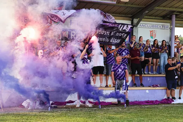 Ob des Auftiegs wurde von den Reichenthaler Tifosi ordentlich gezunden, denn jetzt geht es in die 1. Klasse. | Foto: Reischl