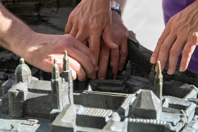 Die inklusiven Stadtführungen der Stadt Salzburg stießen auf großes Interesse: Mehr als 200 Teilnehmerinnen und Teilnehmer nahmen an den angebotenen Rundgängen teil und erkundeten die Stadt aus unterschiedlichen Perspektiven. | Foto: Stadt Salzburg/Anna Pirato