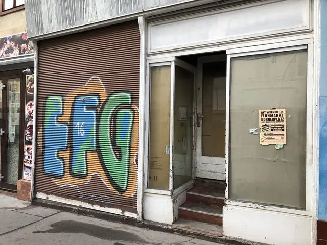 Nicht nur in den Innenstädten ein Problem: Auch auf den steirischen Bahnhöfen verursachen Vandalismus und Graffiti große Schäden.  | Foto: Michael J. Payer
