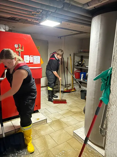 Zahlreiche Keller wurden überflutet und mussten von den Feuerwehren ausgepumpt werden. | Foto: FF Kapfenberg-Diemlach