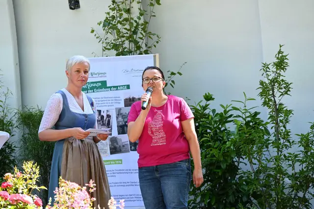 Daniela Morgenbesser und Michaela Praschinger-Reischl (Gebietsbäuerin Raabs) | Foto: Die Bäuerinnen im Bezirk Waidhofen