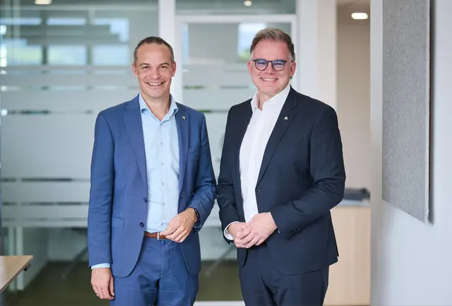 Präsentierten die Geschäftszahlen für Tirol sowie aktuelle Entwicklungen bei Digitalisierung, künstlicher Intelligenz und Gesundheitsservices: UNIQA-Vorstand Peter Humer (rechts) und Tirol-Landesdirektor Michael Zentner. | Foto: UNIQA/Franz Oss