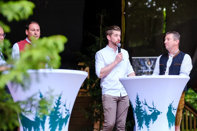 Jakob Schopf, Eigentümer der WaldEntdeckerWelt Kopfing bei seiner Ansprache. | Foto: WKO Schärding
