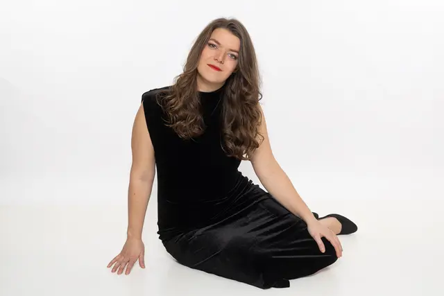 Julia Mayer präsentiert ihr erstes eigenes Soloprogramm und nimmt das Publikum mit auf eine musikalische Reise durch ihr Leben. | Foto: Josef Schimmer