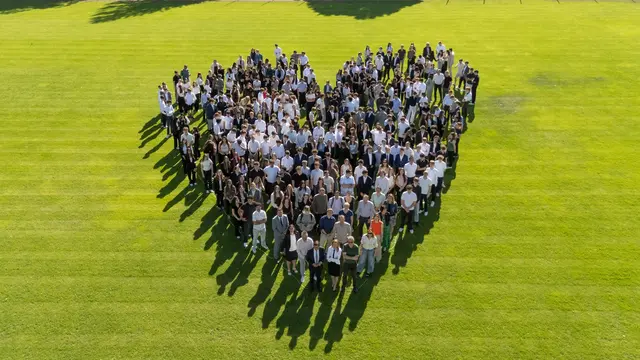 Wirtschaft hautnah erleben: Die Schülerinnen und Schüler der HAK/HAS Mistelbach erhielten beim Business Day spannende Einblicke in verschiedene Berufsfelder und Themen aus der Praxis. | Foto: Parth/Obermayer