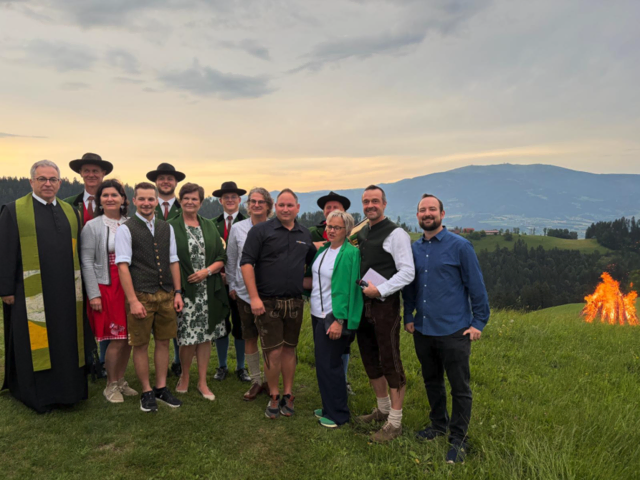 Das Sonnwendfest der ÖVP Schönweg beim Sieber-Kreuz oberhalb des Lavanttals stand im Zeichen von Gemeinschaft, Tradition und geselligem Beisammensein. | Foto: Privat