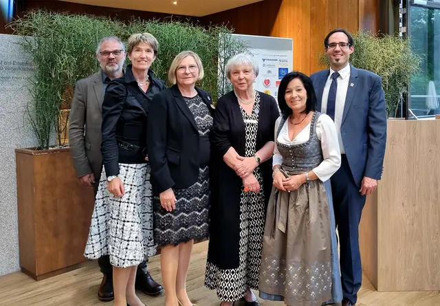 Stadtrat Tobias Spazierer, Nationalrätin Martina Diesner-Wais, Ilona Hagmann, Regine Vögele, Bundesrätin Margit Göll und Bürgermeister David Süß. | Foto: SI Club Waldviertel-Schrems