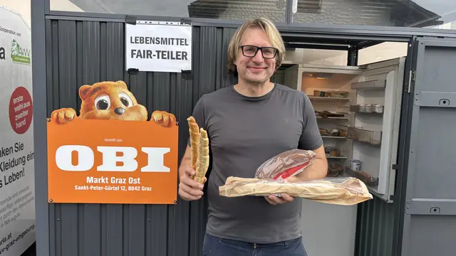 Einer der guten Geister, die Lebensmittel bei den Supermärkten abholen und den Gössendorfer FAIR-Teiler füllen ist Vize-Bgm. Johannes Ulrich. | Foto: mac