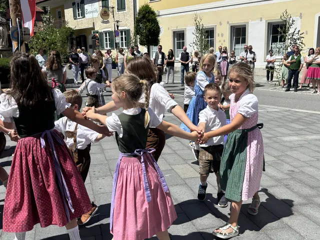 Kleine Tänzer ganz groß: Für die Mitglieder des Kindertanzkreises gab es besonders viel Applaus. | Foto: MeinBezirk/Waltraud Fischer