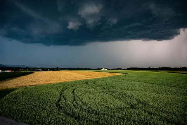 Speziell im oberen Mühlviertel könnte es heute kräftigere Gewitter mit Starkregen, Hagel bis drei Zentimetern Größe und Sturmböen geben. | Foto: Team Fotokerschi/ Werner Kerschbaummayr