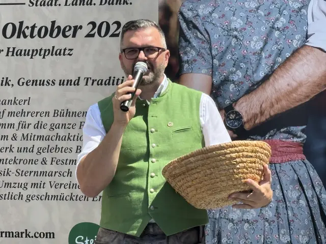 Festkoordinator Gerald Hofer wünscht sich noch viele weitere Beiträge für das Erntedankfest. | Foto: MeinBezirk/Waltraud Fischer