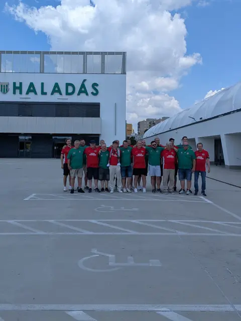 Die beiden Nationalteams | Foto: schnopsn.com