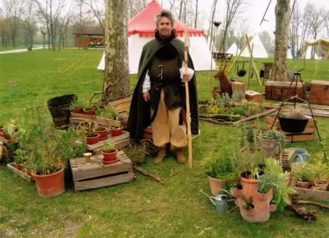 Martin Ruzicka begibt sich mit seinen Kräutern auf Mittelalter-Feste. | Foto: Ruzicka