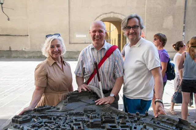 Die inklusiven Stadtführungen der Stadt Salzburg stießen auf großes Interesse: Mehr als 200 Teilnehmerinnen und Teilnehmer nahmen an den angebotenen Rundgängen teil und erkundeten die Stadt aus unterschiedlichen Perspektiven. | Foto: Stadt Salzburg/Anna Pirato