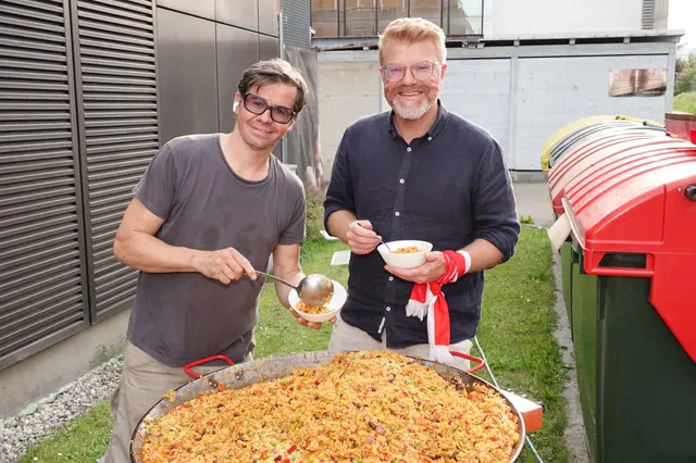 Für eine leckere Verköstigung sorgte das Team von "Smarte Events" nicht zuletzt dank Bürgermeister Harald Bergmann. | Foto: MeinBezirk/Michael Blinzer