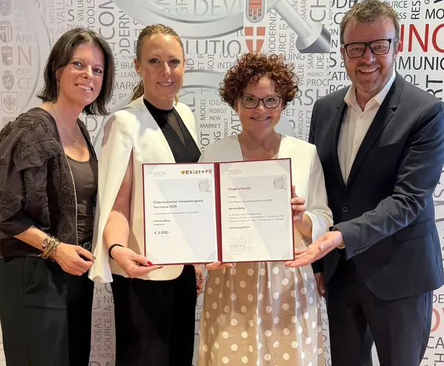 Vizestaatsmeistertitel beim Innovationspreis Tourismus: Beatrix Ziegler, Anna Malinovic, Staatssekretärin Elisabeth Zehetner und Ronald Gollatz | Foto: Hannersberg