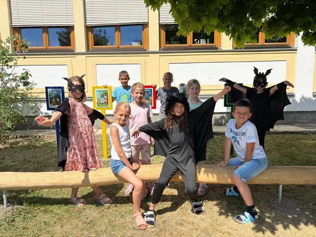 Mit großer Begeisterung präsentierten die Schülerinnen und Schüler der Volksschule Mörbisch die fünf Stationen des neu eröffneten Fledermauspfades. | Foto: VS Mörbisch
