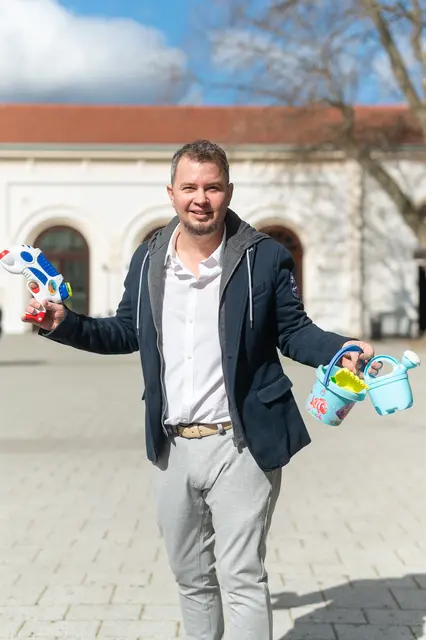 Christian Dusek mit einem Vorschlag bei der Römertherme. | Foto: Grüne Baden