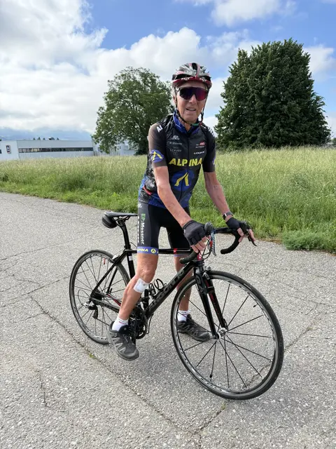 Auch mit 90 Jahren sitzt Hugo Gönitzer noch regelmäßig auf seinem Rennrad – ein anderes Fahrrad kommt für ihn nicht infrage. | Foto: Ingo Gönitzer
