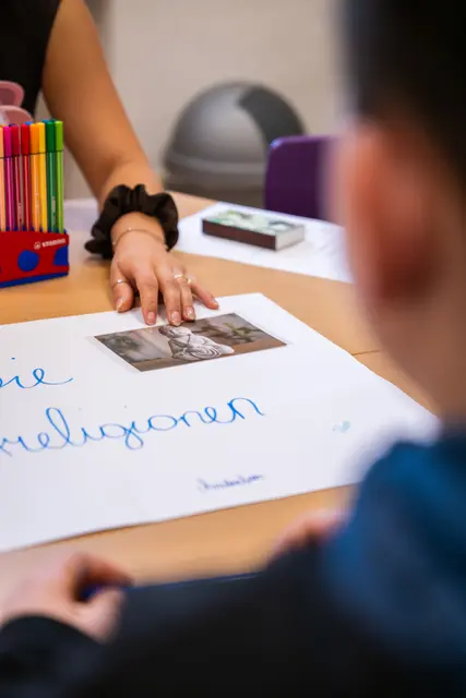 Mit der Kampagne „rethink religion“ werben acht Partnerinstitutionen um den Nachwuchs im Religionsunterricht und machen auf die vielfältigen Ausbildungs- und Berufsmöglichkeiten aufmerksam. | Foto: SCHULE.bilden/dibk