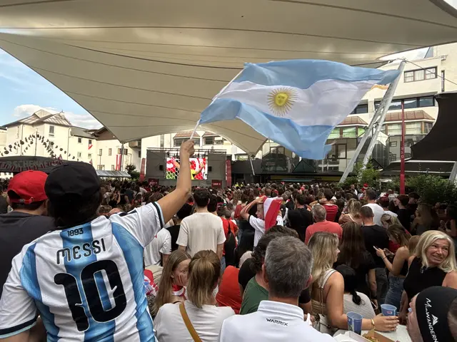 Das Public Viewing am Wallnöferplatz hat sich erneut als Treffpunkt für Fußballfans etabliert – und das Spiel Österreich gegen Argentinien zeigte eindrucksvoll, welche Begeisterung die Weltmeisterschaft auch in Telfs auslösen kann.