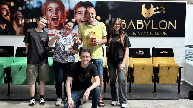 Im Babylon Kino Horn wurde Irene als 50.000ste Besucherin begrüßt – gemeinsam mit ihrem Ehemann Robert. | Foto: Babylon Kino Horn