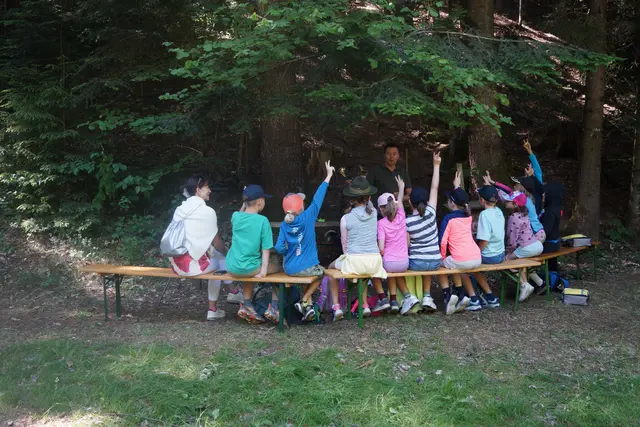 Gruppe Kinder im Wald