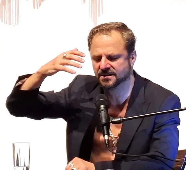 Philipp Hochmair im Halleiner Stadttheater. | Foto: Josef Wind