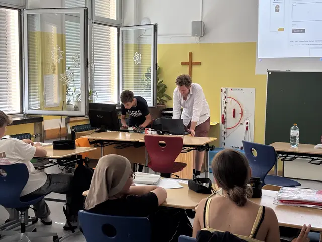 In unterschiedlichen Fächern war der englischsprachige Nemanja Ćurčić eingesetzt. | Foto: MeinBezirk/Harald Almer