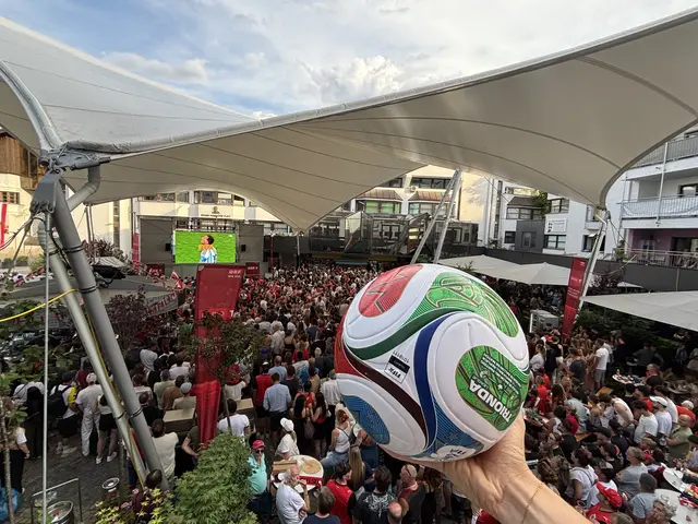 Jubel, Spannung und internationale Fußballbegeisterung prägten den Abend am Wallnöferplatz, der sich einmal mehr als Treffpunkt für Fans aller Generationen erwies.