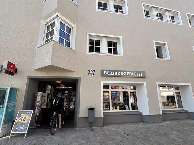 Rund 1.000 Rechtssuchende nutzen jährlich allein die Amtstage in Telfs. Zusätzlich werden pro Jahr mehrere Tausend Verfahren abgewickelt – mit entsprechender persönlicher Präsenz der KlientInnen.