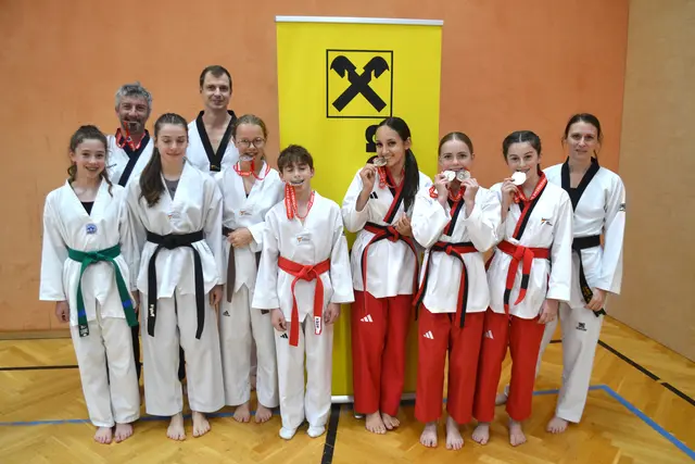 Freude bei den Fieberbrunnern über Erfolge. | Foto: TKD Fieberbrunn