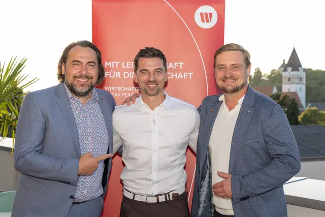 Der neue Obmann Matthäus Wimmer (Mitte) mit Stellvertreter Boris Mitterlehner (links) sowie Leo Gmeiner. | Foto: Boris Mitterlehner/gemeindejournal.at