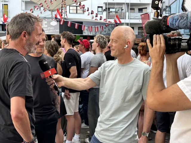 Referatsleiter Christian Santer zog im Interview mit dem ORF eine positive Zwischenbilanz des Telfer Public Viewings und zeigte sich über den großen Zuspruch erfreut.